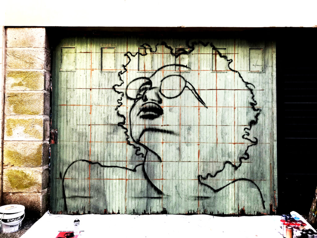 Portrait graffiti par HOZ en cours - Mai 2025