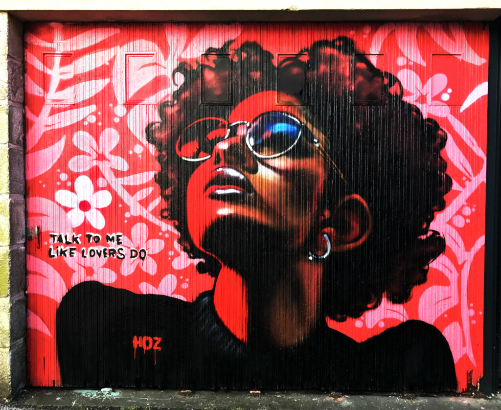 Portrait graffiti par HOZ visible à Quimper