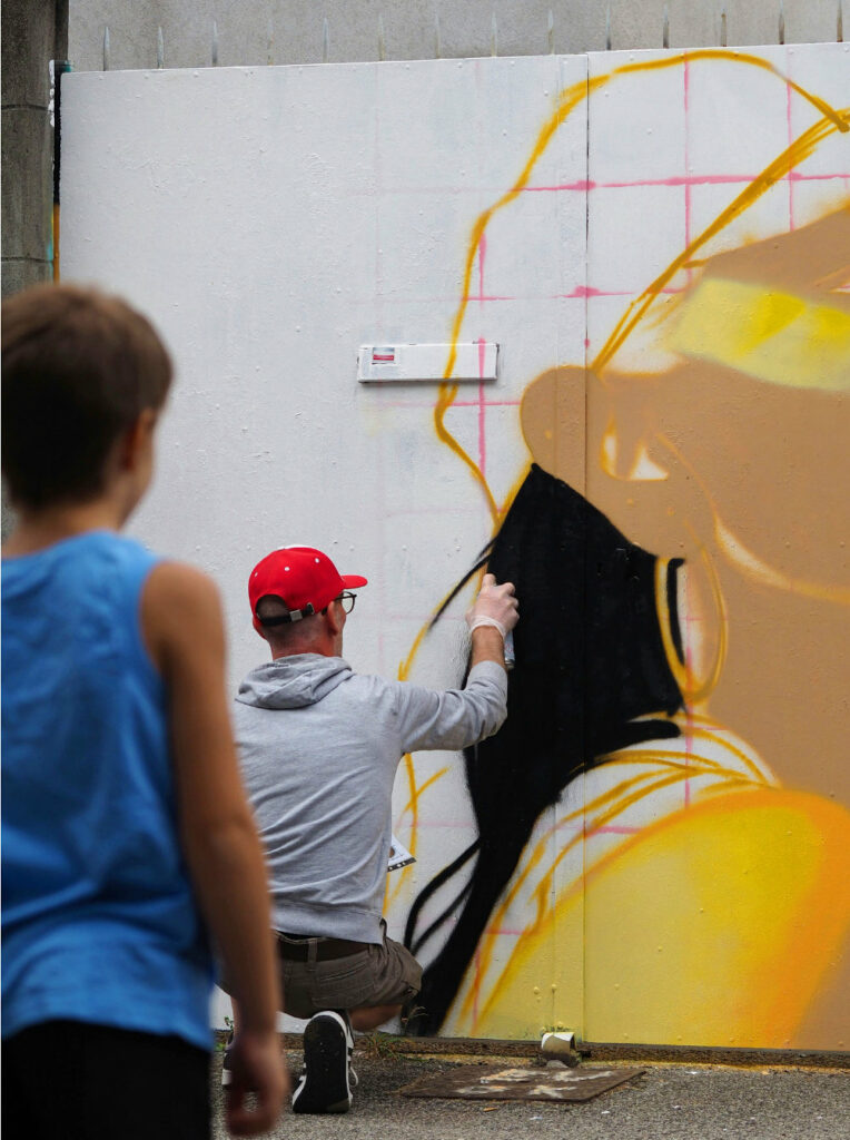 Portrait graffiti en cours par HOZ.