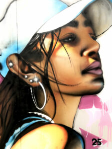 Portrait graffiti d'une femme réalisé par HOZ à Quimper. Août 2025.